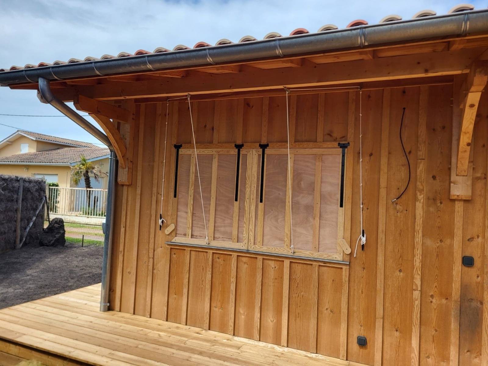 Construction neuve  d'une maison type cabane ostréicole avec  charpente en ferme traditionnelle Lège Cap Ferret